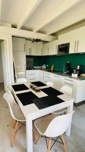 Maisons de vacances 800m mer- La maison sous les pins-renovee 2024 : photos des chambres