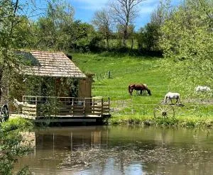 Cabane au bord d'un étang - Saint-Germain-Laprade