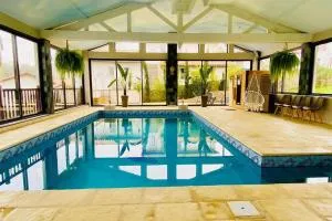 Maison avec piscine intérieure chauffée à 10min de Biarritz - Ahetze