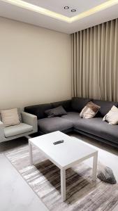 شقه 3 غرف وصالك باثاث انيق ودخول ذاتي