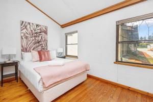 1 Cottesloe - steps from beach - sleeps 3 WIFI