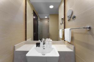 Elevated Living studio in Sparkle Tower- Suiteable