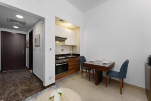 Elevated Living studio in Sparkle Tower- Suiteable