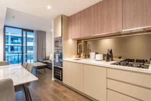 Walk to Mascot Station Supermarket Restaurants Cafe