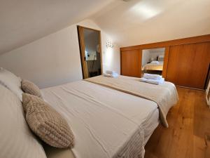 Lovely attic apartman-Melani