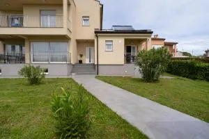 Dani's Place - Mugeba