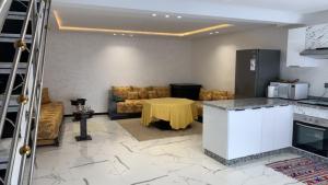 Duplexe nouveau propre calme pour famille et femmes avec transport aeroport arrivé inclut