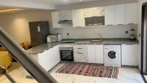 Duplexe nouveau propre calme pour famille et femmes avec transport aeroport arrivé inclut