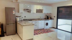 Duplexe nouveau propre calme pour famille et femmes avec transport aeroport arrivé inclut