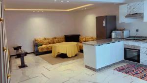 Duplexe nouveau propre calme pour famille et femmes avec transport aeroport arrivé inclut