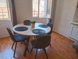 Appartements **** VERY CENTRAL Ajaccio 36 rue Fesch, cosy flat in city center pedestrian street, up to 4 people **** : photos des chambres