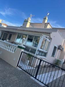 Stunning 3 bedroom Large House in Great Location