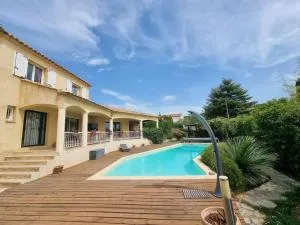 Villa 5 chambres avec piscine chauffée - Viols en Laval