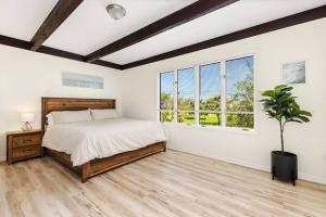 King bed, beach cart, roof deck, firepit, BBQ