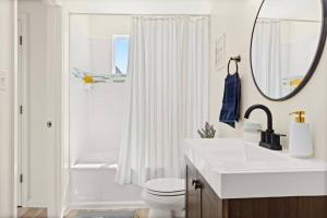 King bed, beach cart, roof deck, firepit, BBQ