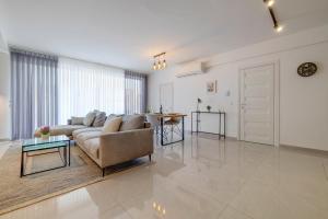 Modern Gem Central Sliema Steps to Valletta Ferry by Buena Vista