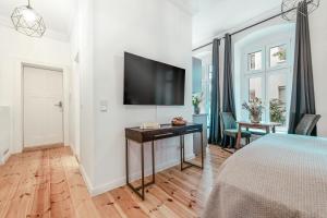 The Malmöer, modern 1 BR on 40m2, own backyard garden-terrace, quite & relaxed, however central in Prenzlauer Berg
