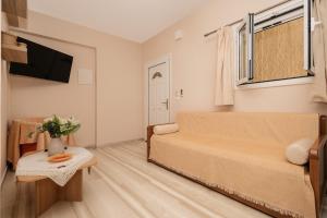 Butterfly apartment barbati