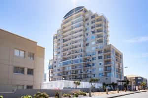 Stylish Sunlit Ocean View Oasis!