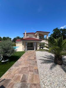 Villa Lukas&Ana s bazenom,dječjim igralištem