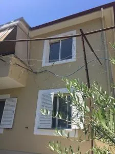 Close - Peshkëpia e Poshtme