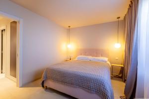 Castle Harbour Elegant 1-Bedroom Apartment - Heated Pool, Air Conditioning & Fiber Internet in Los Cristianos