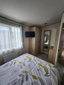 KINGFISHER ELM 483 facing park ,central heated & double glazed