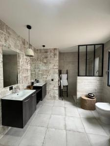 Maisons de vacances Maison de charme avec piscine : photos des chambres