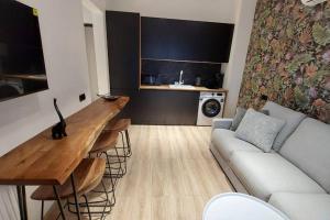 Unique 1BR with balcony Moedani