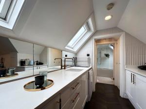 Anas Place near West Hampstead- 2 Double Beds, Max 4 People