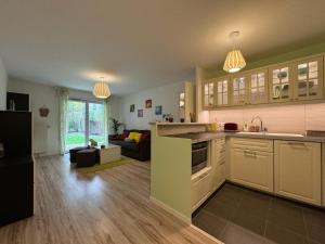 Lé-crin, appartement deux pièces avec jardin