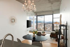 Skyhome in Gastown Amazing Ocean&Mountain Views