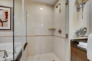 Classic Suite MGM Signature 25th FLR POOL VIEW