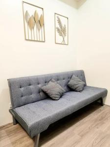 The Median (Rishanna Cozy Studio)