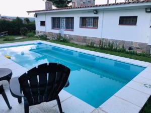 Excelente y amplio Chalet Capacidad 2 a 6 personas, La mejor ubicación de la Falda, Barrio Residencial Villa Edén, A tan solo 3 cuadras del hotel Edén y a pasos del centro de dicha localidad - Cámaras de seguridad 24hs - unidad Monitoreada