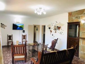 Excelente y amplio Chalet Capacidad 2 a 6 personas, La mejor ubicación de la Falda, Barrio Residencial Villa Edén, A tan solo 3 cuadras del hotel Edén y a pasos del centro de dicha localidad - Cámaras de seguridad 24hs - unidad Monitoreada