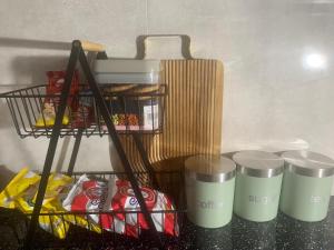 Newly renovated 2 Ensuite bedroom house in bury, 5 people