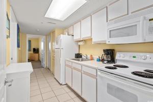 Baywatch Oceanfront Condo Sleeps 6!