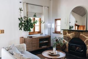 Adelaide Secluded Stone Cottage perfect for Couples Escape - Waterfalls Single Room suite