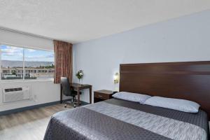 Twin Room room in Holiday Lodge Wenatchee