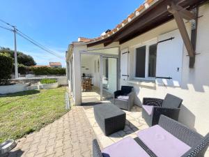 Maisons de vacances Maison a 650m de la mer avec jardin, veranda et WIFI - FR-1-231-325 : photos des chambres