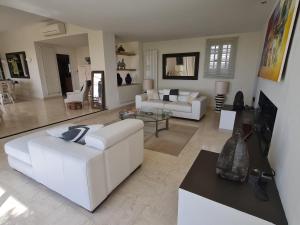 Villa 5 pièces avec piscine et vue mer à Grimaud - FR-1-780-79