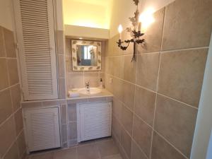 Villa 5 pièces avec piscine et vue mer à Grimaud - FR-1-780-79