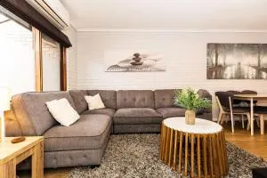 McLennan's Corner - Wodonga