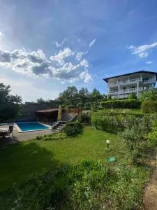 Вила Алекс - Yakovtsi