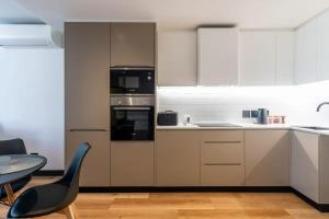 Marvol 101 - Spacious 1 Bedroom Near Beach & Cafes-Secure Parking-WIFI-Generator