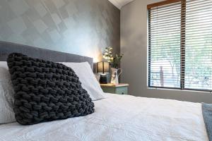 Spacious 5B2B house near airport