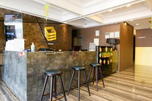 Swing & Pillows - Golden Roof Hotel Seri Iskandar, Ipoh