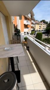 Mondello Hôtellerie Appartement de standing entièrement rénové, 47m2 avec piscine Cannes