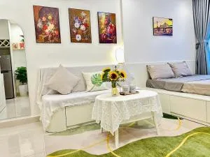 Phòng tại Vinhomes Smart City nội thất cao cấp, tầng trung, ban công thoáng - Vân Lũng